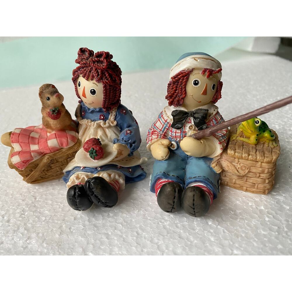 vintage collectible resin figurines of Raggedy Ann and Andy, produced by Enesco
